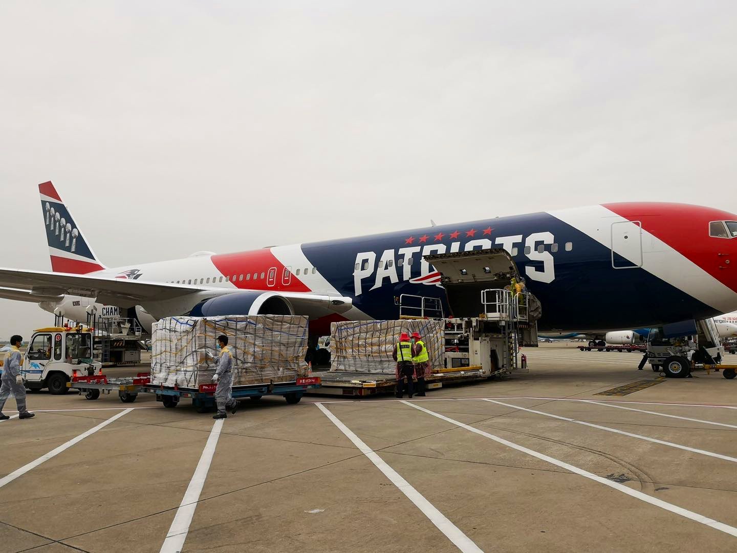 New England Patriots Team plane brings 1.4 million masks into the U.S